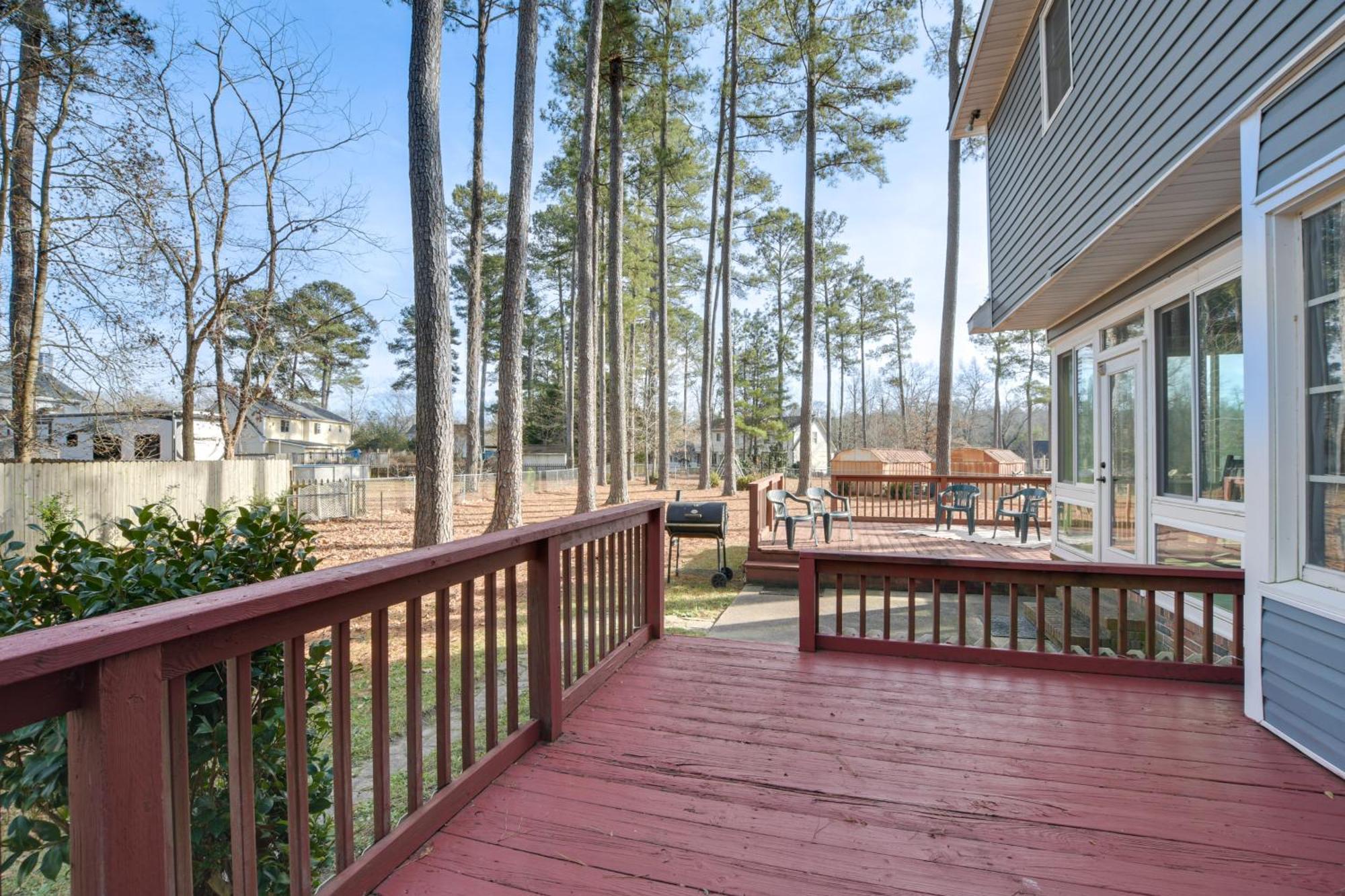 Lovely Fayetteville Home Deck And Fireplace! Экстерьер фото