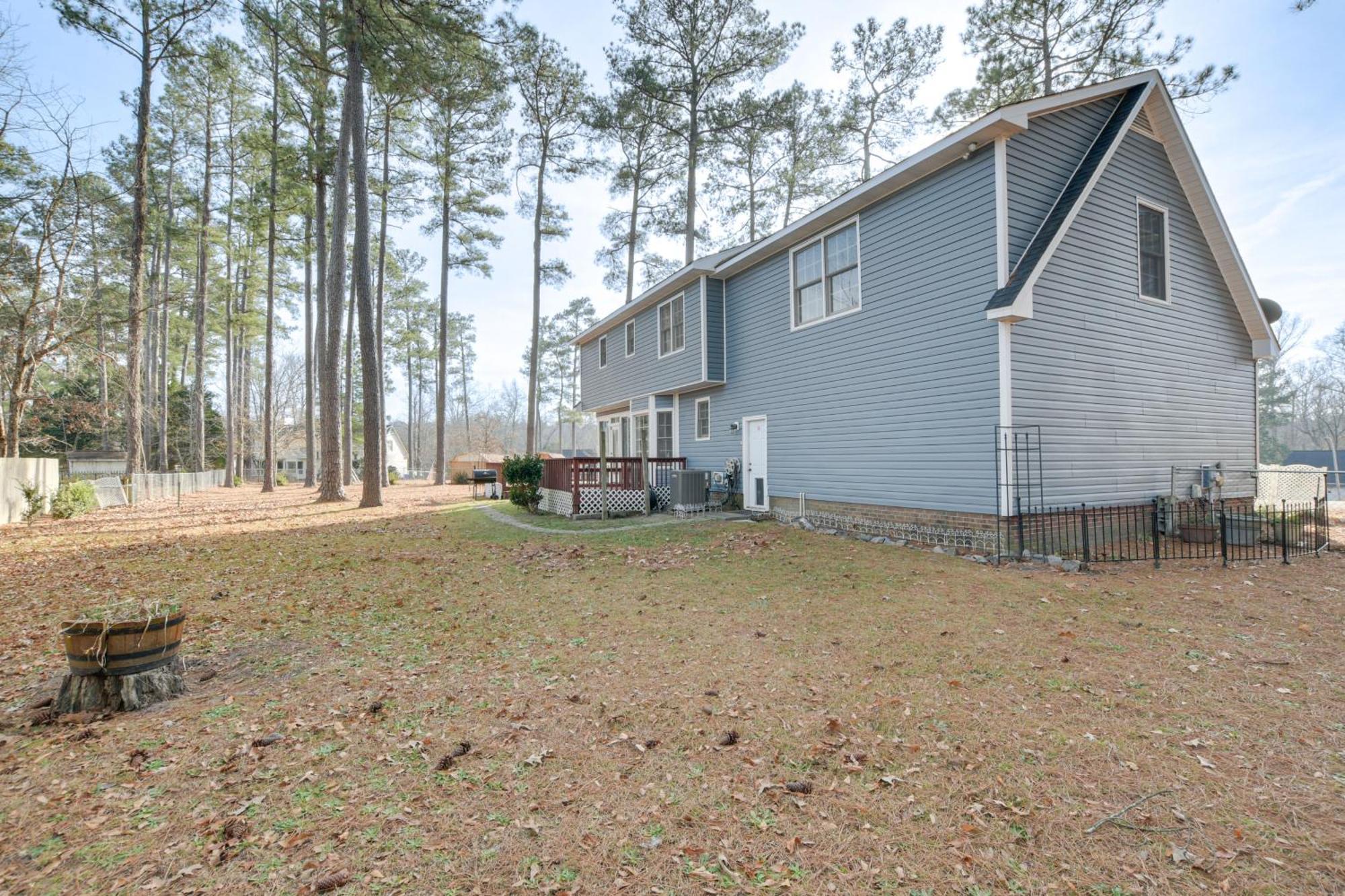 Lovely Fayetteville Home Deck And Fireplace! Экстерьер фото