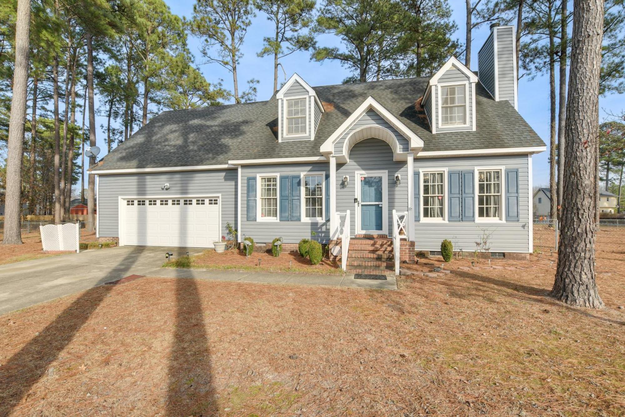 Lovely Fayetteville Home Deck And Fireplace! Экстерьер фото